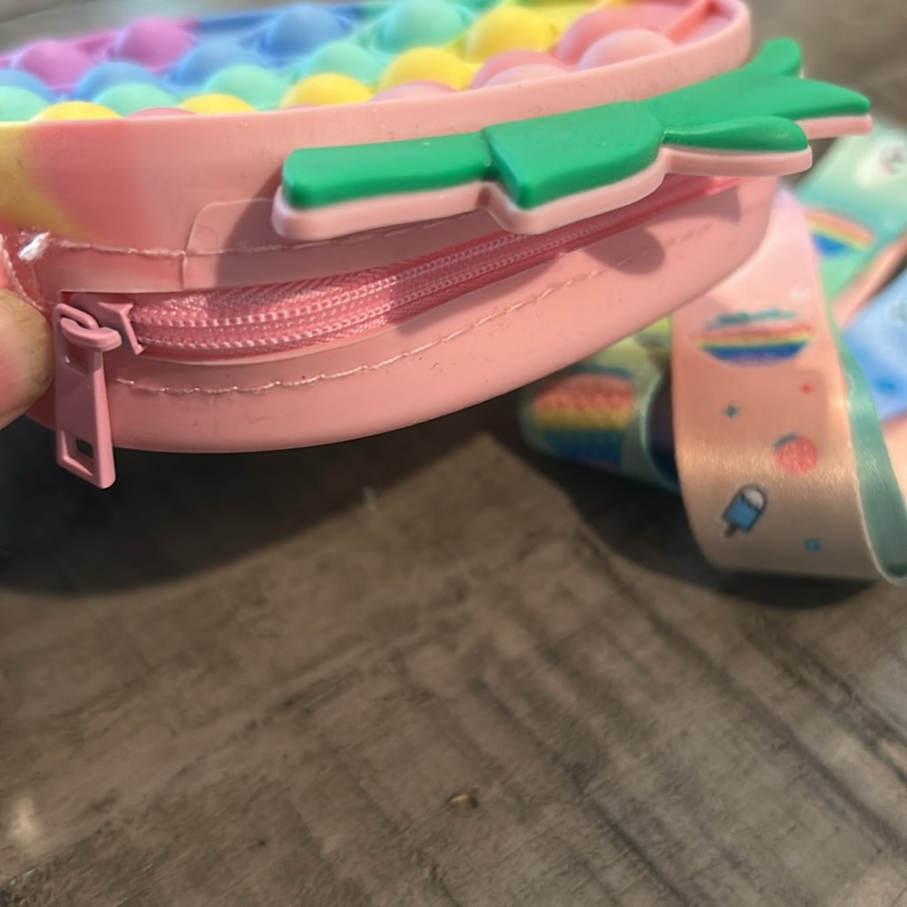 NWOT Pop Fidget Strawberry Purse Zipper Close Adjustable Strap Pastel Accessory - Picture 4 of 5
